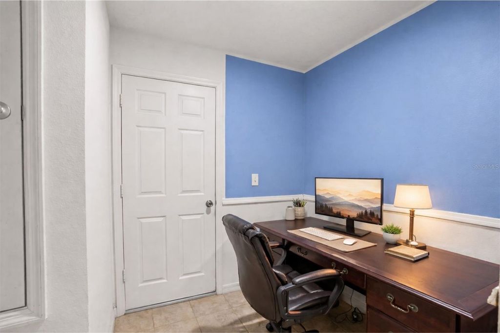 Image 16 of property listing at 1972 APPALACHEE CIRCLE, Tavares, FL 32778