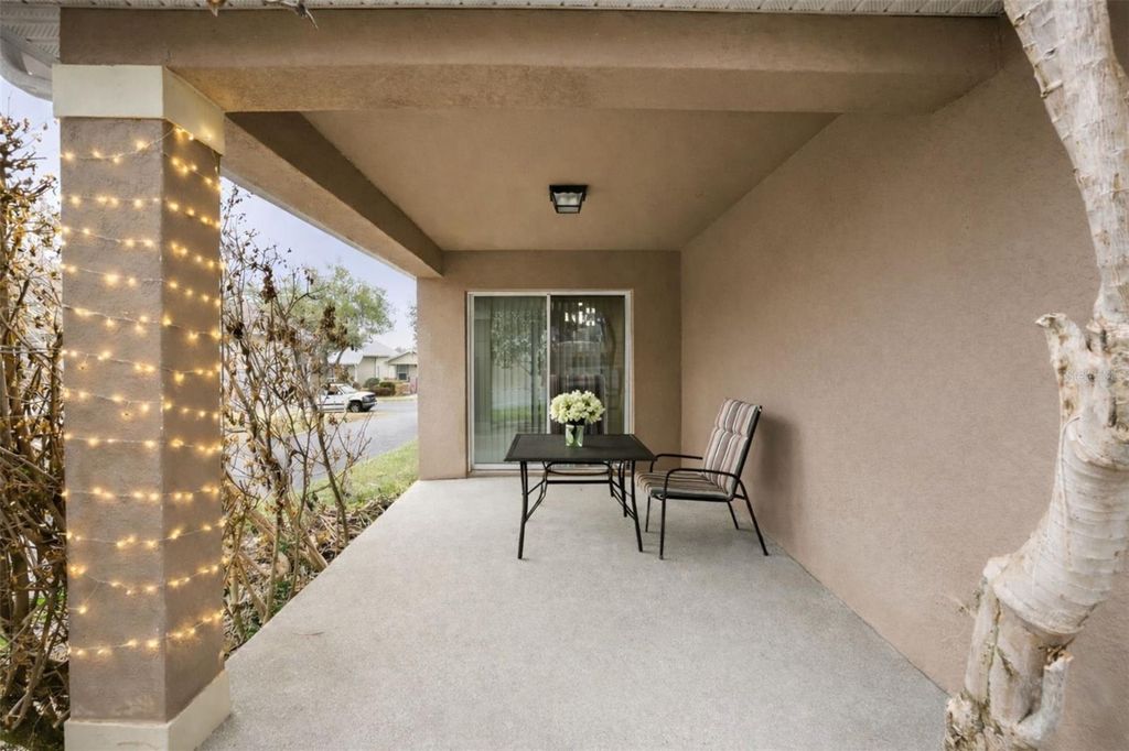 Image 17 of property listing at 1972 APPALACHEE CIRCLE, Tavares, FL 32778