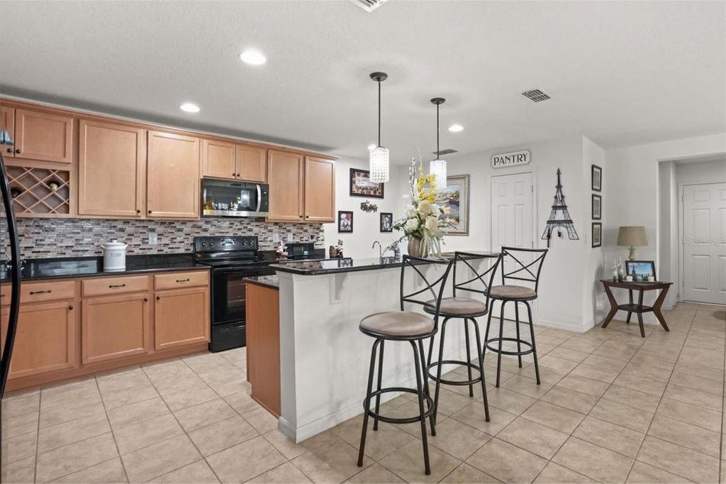 Image 7 of property listing at 1972 APPALACHEE CIRCLE, Tavares, FL 32778