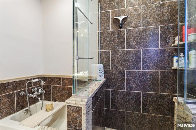 17 River Drive, Elmwood Park, NJ 07407