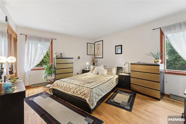 17 River Drive, Elmwood Park, NJ 07407