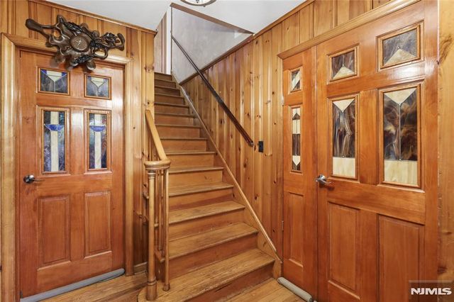 17 River Drive, Elmwood Park, NJ 07407