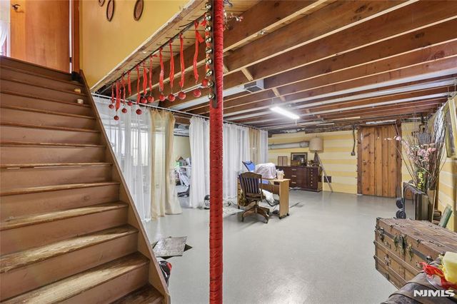 17 River Drive, Elmwood Park, NJ 07407