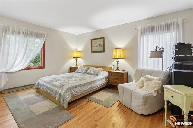 17 River Drive, Elmwood Park, NJ 07407