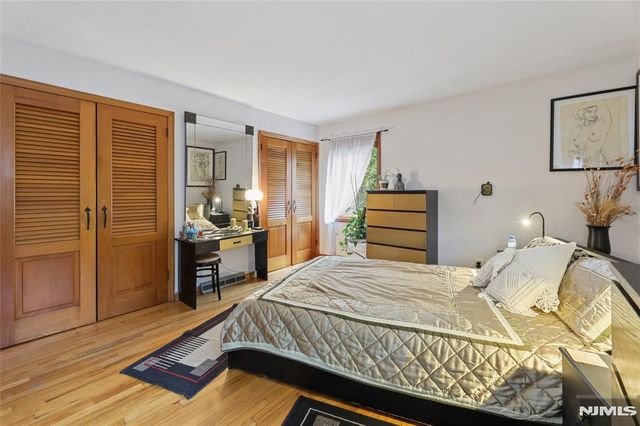 17 River Drive, Elmwood Park, NJ 07407