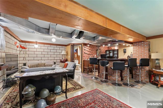 17 River Drive, Elmwood Park, NJ 07407