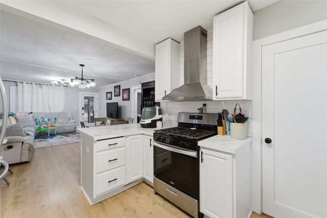 2638 E Grand Avenue, Des Moines, IA 50317