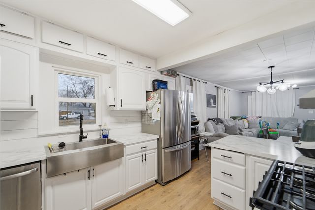 2638 E Grand Avenue, Des Moines, IA 50317