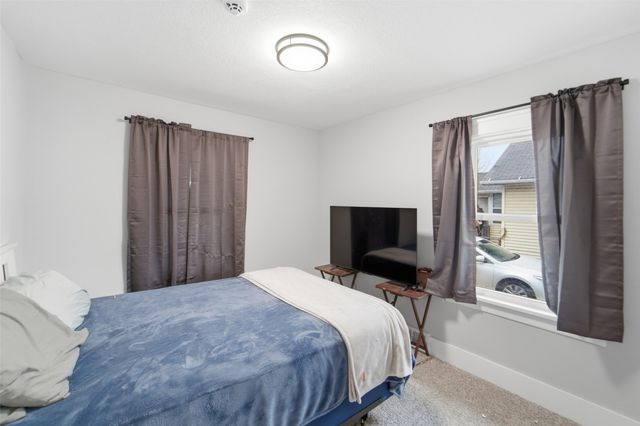 2638 E Grand Avenue, Des Moines, IA 50317