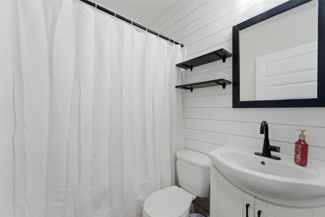 2638 E Grand Avenue, Des Moines, IA 50317