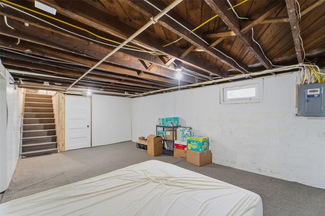 2638 E Grand Avenue, Des Moines, IA 50317