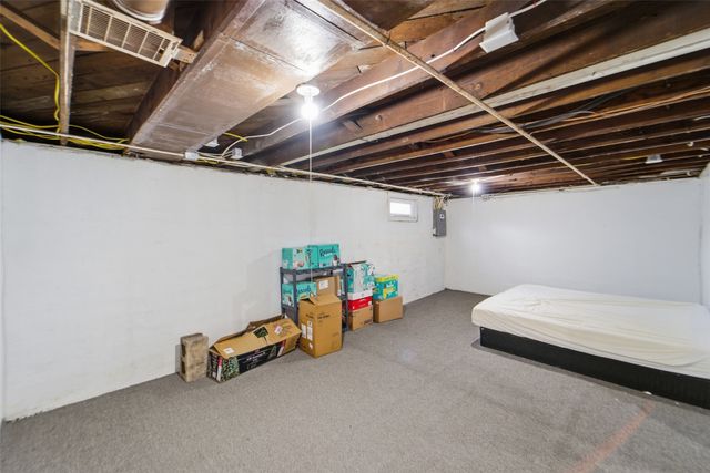 2638 E Grand Avenue, Des Moines, IA 50317