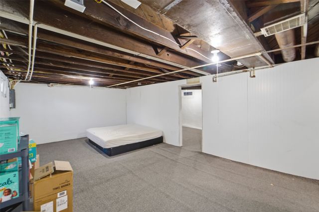 2638 E Grand Avenue, Des Moines, IA 50317