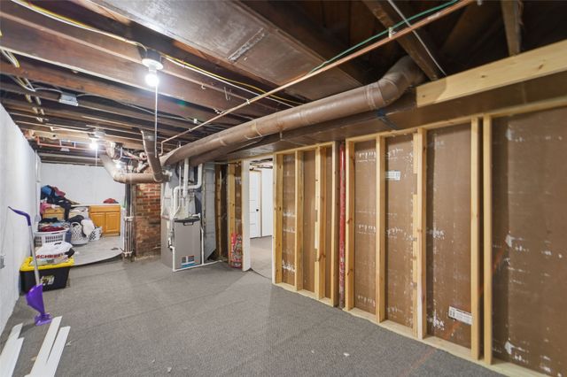 2638 E Grand Avenue, Des Moines, IA 50317