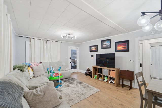 2638 E Grand Avenue, Des Moines, IA 50317