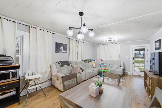 2638 E Grand Avenue, Des Moines, IA 50317