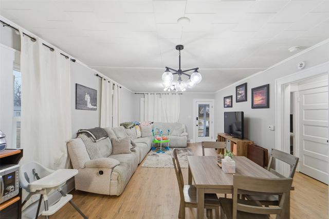 2638 E Grand Avenue, Des Moines, IA 50317