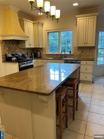 157 Paramus Road, Paramus, NJ 07652