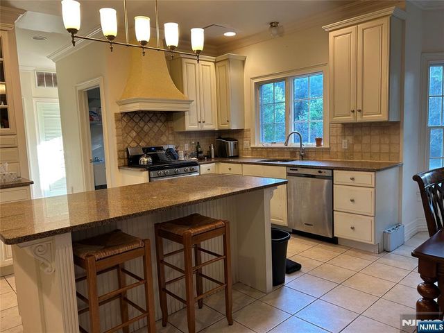 157 Paramus Road, Paramus, NJ 07652