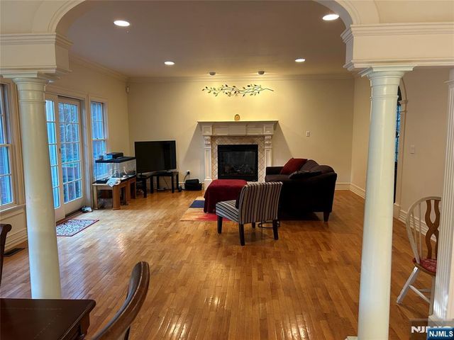 157 Paramus Road, Paramus, NJ 07652