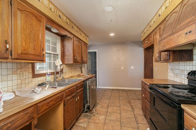 3859 S Cottage Avenue, Springfield, MO 65807