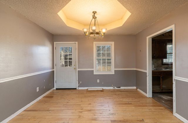 3859 S Cottage Avenue, Springfield, MO 65807