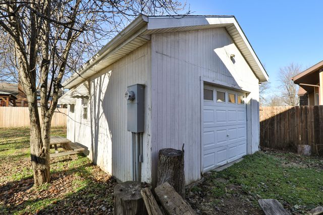 3859 S Cottage Avenue, Springfield, MO 65807