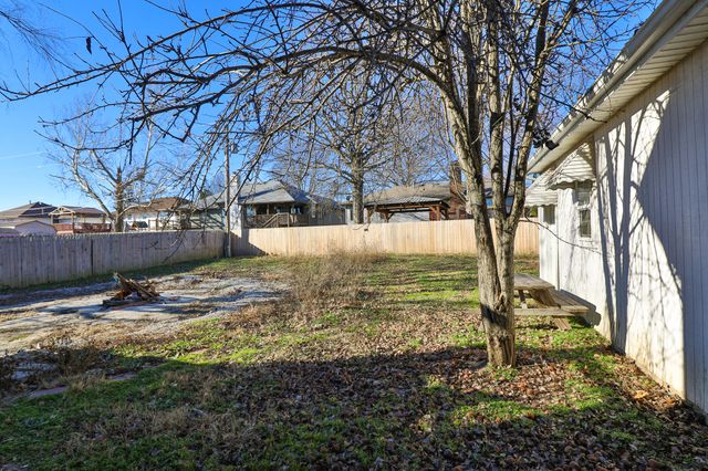 3859 S Cottage Avenue, Springfield, MO 65807