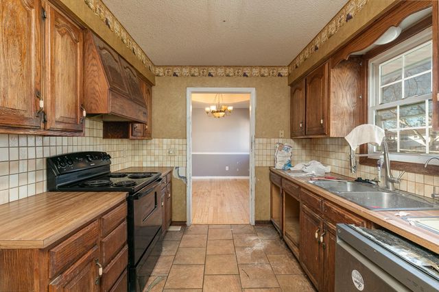 3859 S Cottage Avenue, Springfield, MO 65807