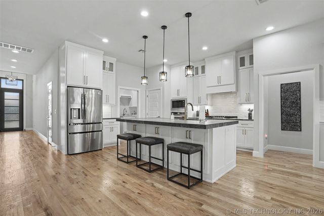 2065 E 136th Place S, Bixby, OK 74008