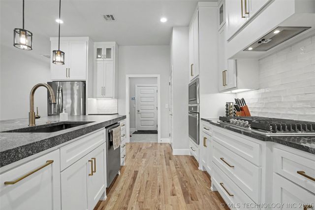 2065 E 136th Place S, Bixby, OK 74008