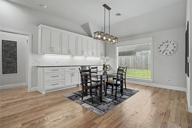 2065 E 136th Place S, Bixby, OK 74008