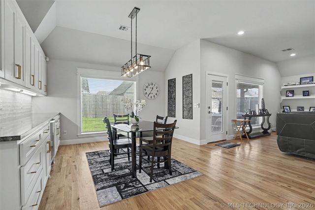 2065 E 136th Place S, Bixby, OK 74008