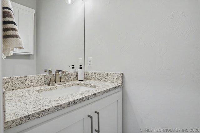 2065 E 136th Place S, Bixby, OK 74008