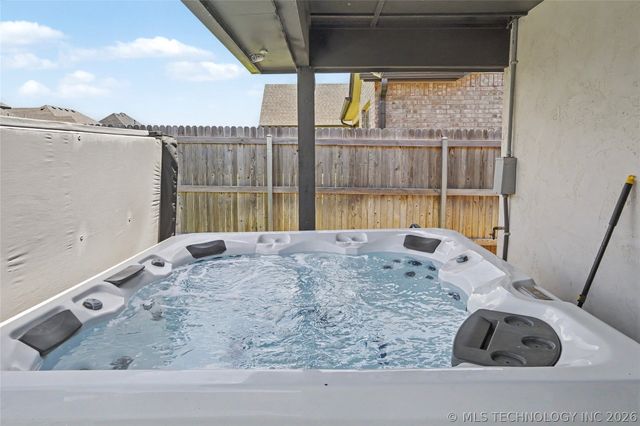 2065 E 136th Place S, Bixby, OK 74008