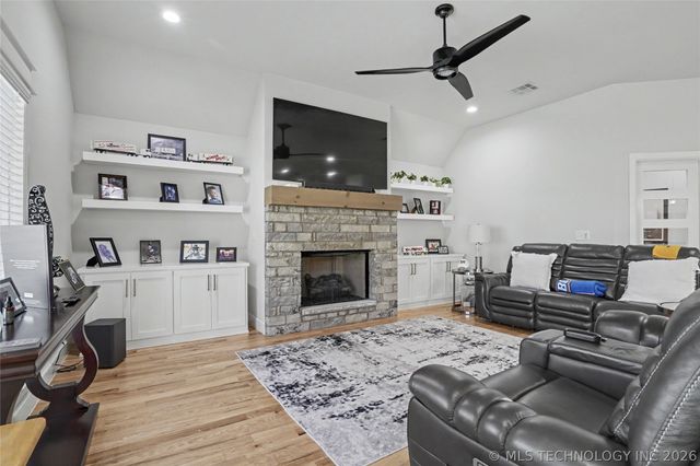 2065 E 136th Place S, Bixby, OK 74008