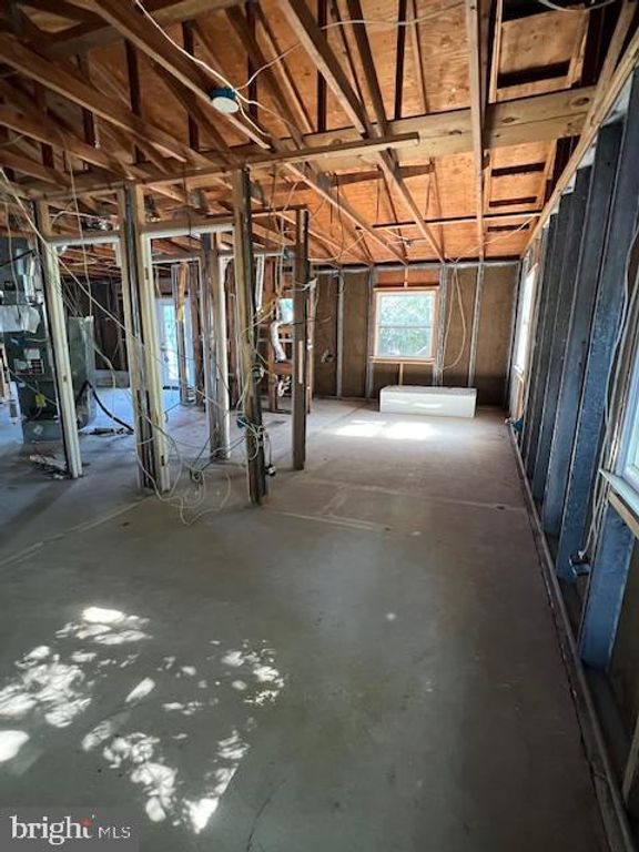 Image 2 of property listing at 708 W JASPER CT, Sterling, VA 20164
