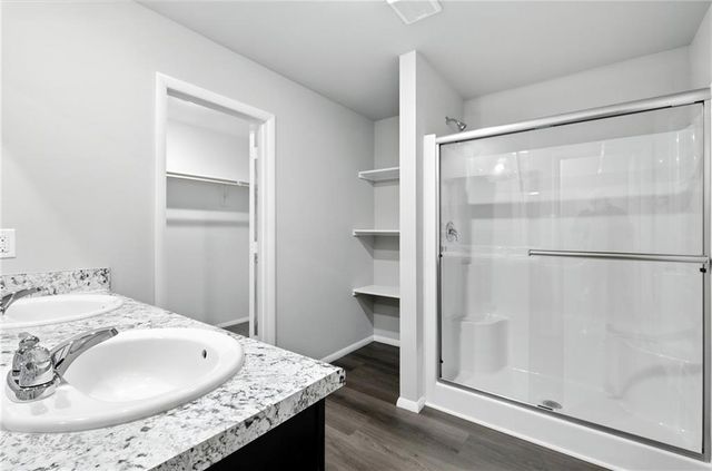 466 Rock Creek Drive, Tonganoxie, KS 66086