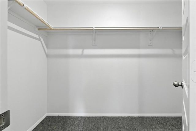 466 Rock Creek Drive, Tonganoxie, KS 66086