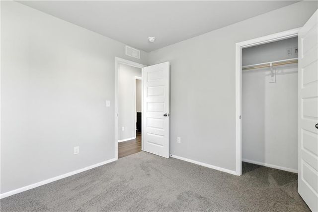 466 Rock Creek Drive, Tonganoxie, KS 66086