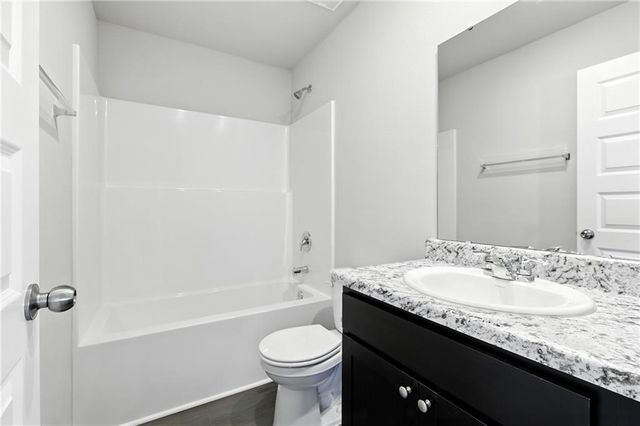 466 Rock Creek Drive, Tonganoxie, KS 66086