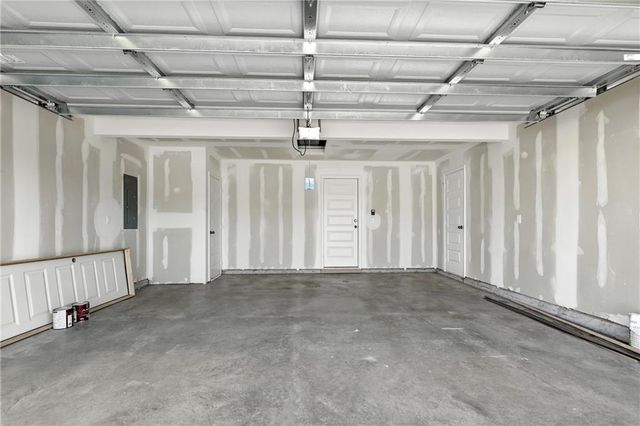 466 Rock Creek Drive, Tonganoxie, KS 66086