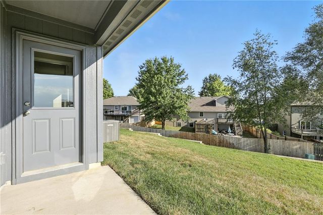 466 Rock Creek Drive, Tonganoxie, KS 66086