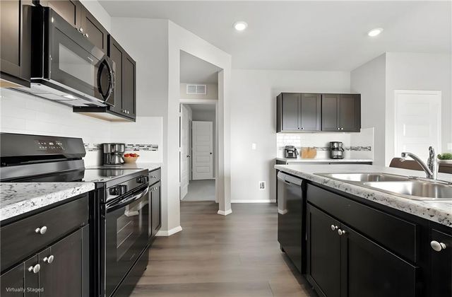 466 Rock Creek Drive, Tonganoxie, KS 66086