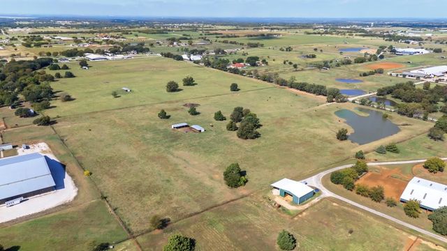 000 Friendship Road, Pilot Point, TX 76258