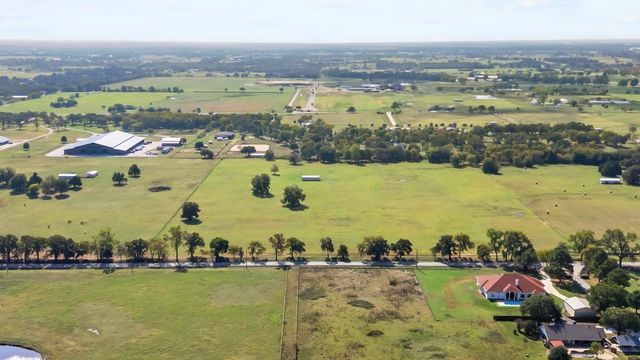 000 Friendship Road, Pilot Point, TX 76258