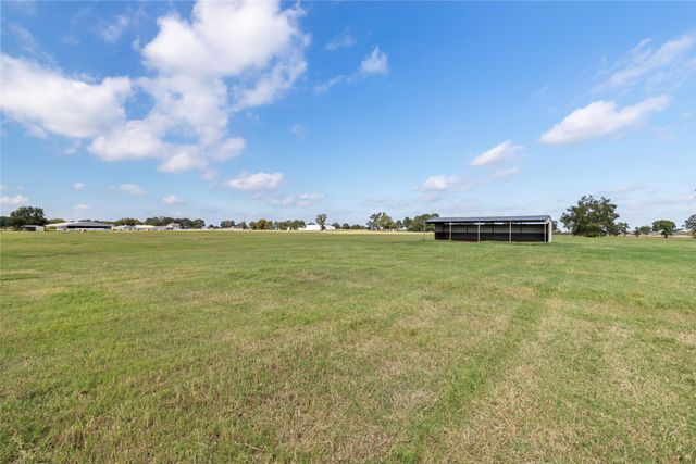 000 Friendship Road, Pilot Point, TX 76258