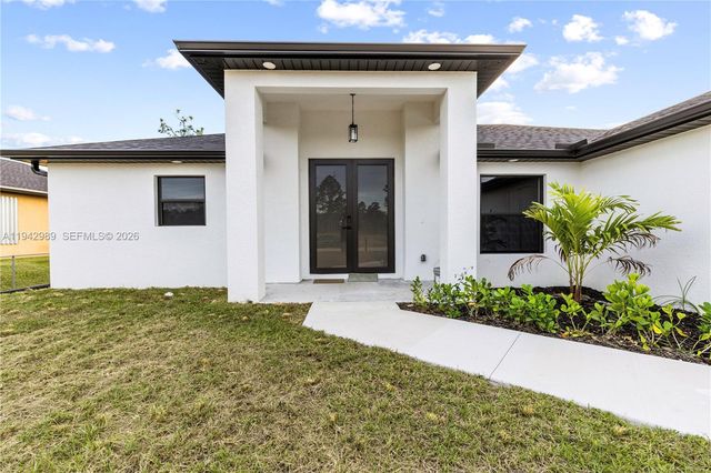 456 Mercedes CT, Lehigh Acres, FL 33972