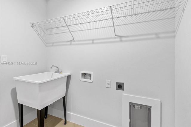 456 Mercedes CT, Lehigh Acres, FL 33972