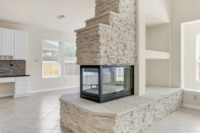 9635 Empress Crossing Drive, Spring, TX 77379